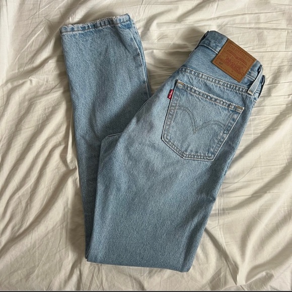 Levi’s original 501 high rise straight leg, light wash blue jeans, size 23 - Picture 2 of 4